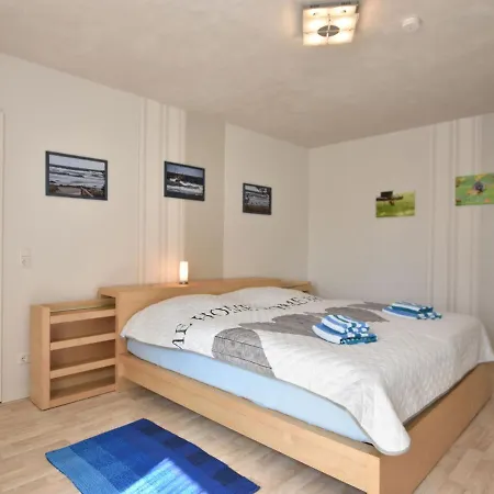 In Kluetz With Terrace, Garden Apartment *
